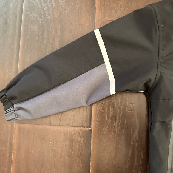 Zara boys raincoat/coat/windbreaker - Picture 6 of 6